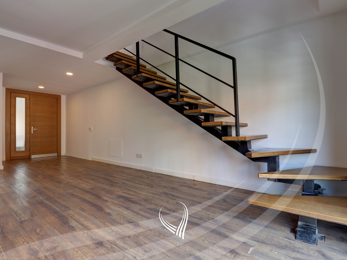 Zyre me 5 dhoma pune me qira në lagjen Pejton8