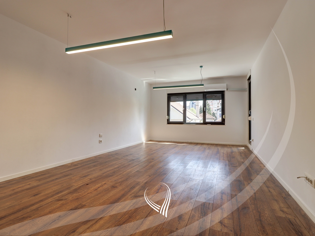 Zyre me 5 dhoma pune me qira në lagjen Pejton11