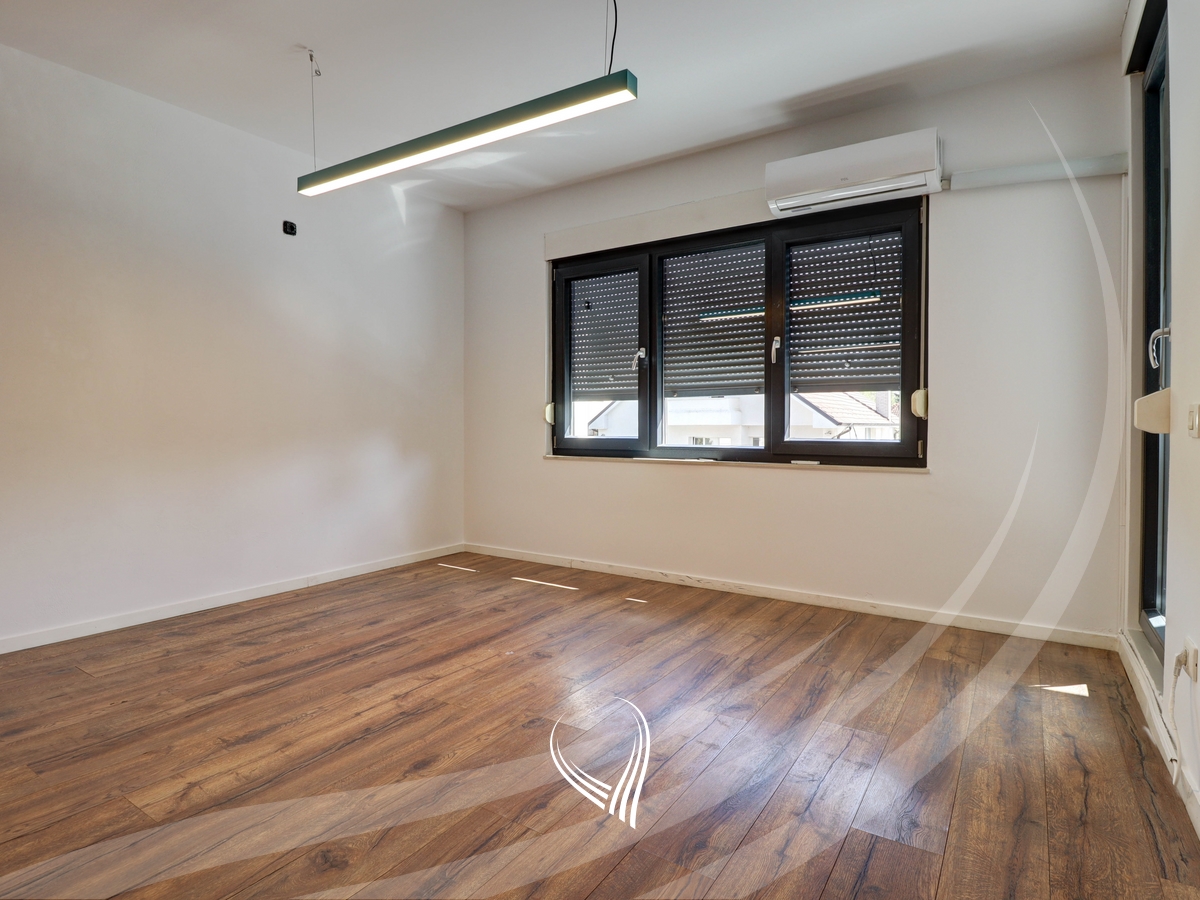 Zyre me 5 dhoma pune me qira në lagjen Pejton14