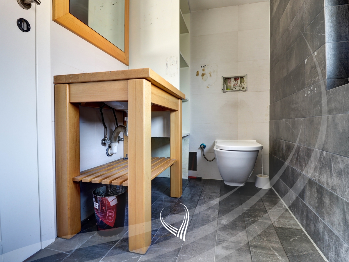 Zyre me 5 dhoma pune me qira në lagjen Pejton23