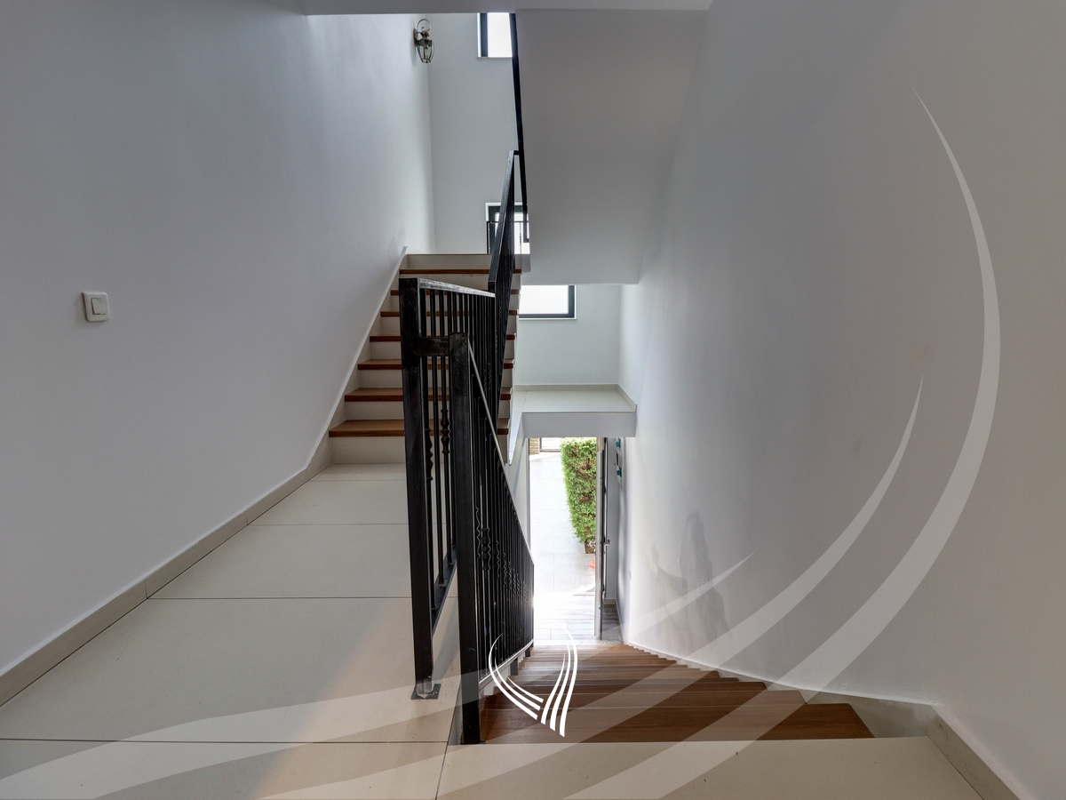 Zyre me 5 dhoma pune me qira në lagjen Pejton26