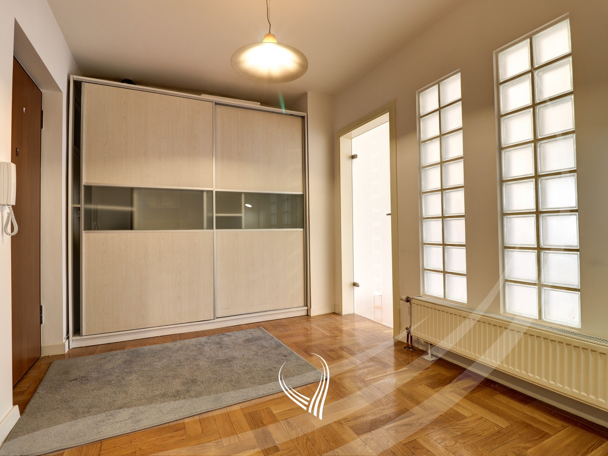 Zyre me 3 dhoma pune me qira në lagjen Ulpiana9