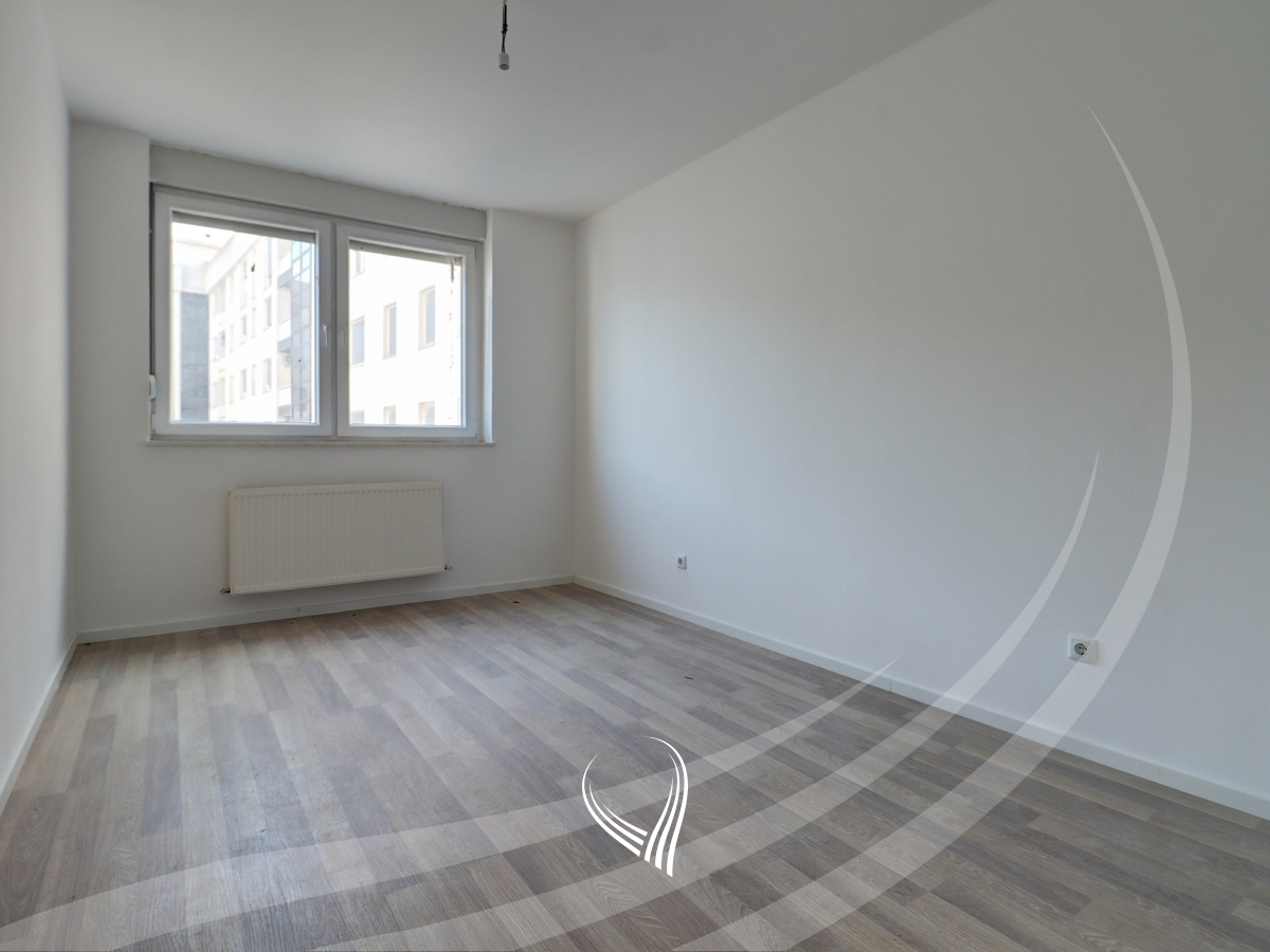 Banesë me 2 dhoma gjumi në shitje në lagjen Mati 1 – Mega Building6