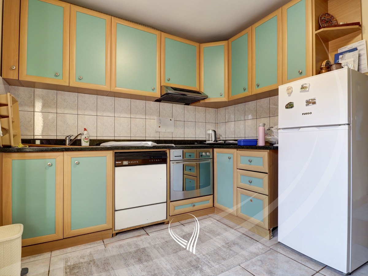 Shtëpi me 4 dhoma gjumi me qira në lagjen Sofalia3