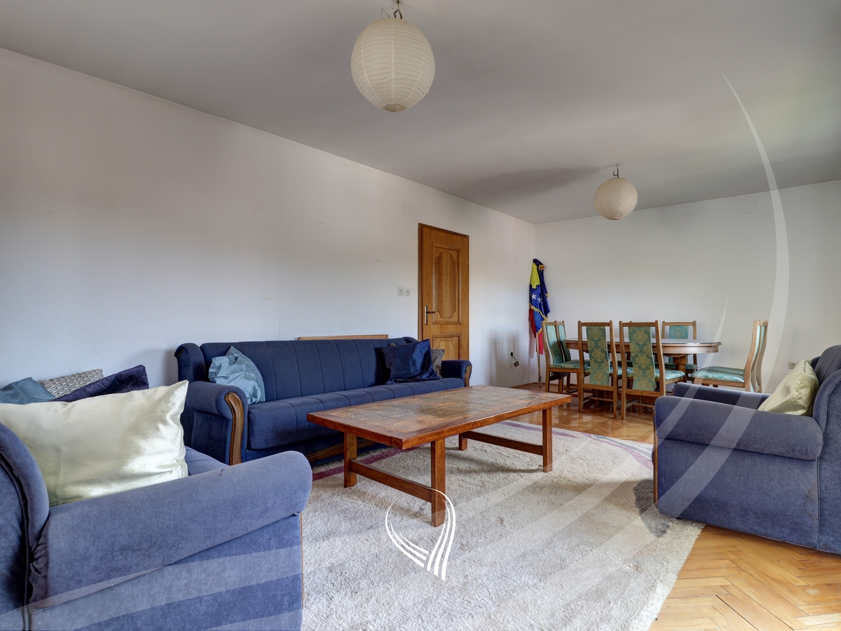 Shtëpi me 4 dhoma gjumi me qira në lagjen Sofalia5