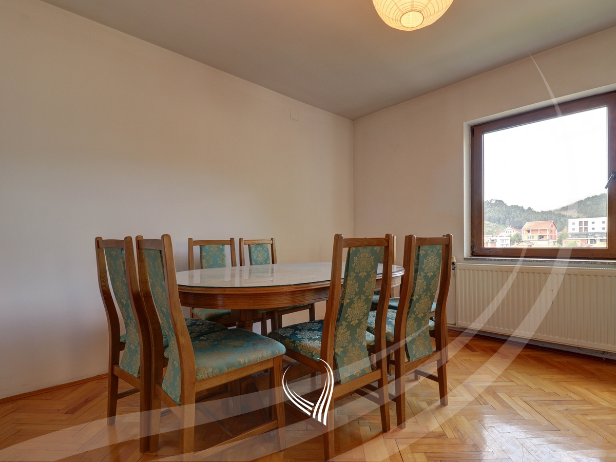 Shtëpi me 4 dhoma gjumi me qira në lagjen Sofalia6