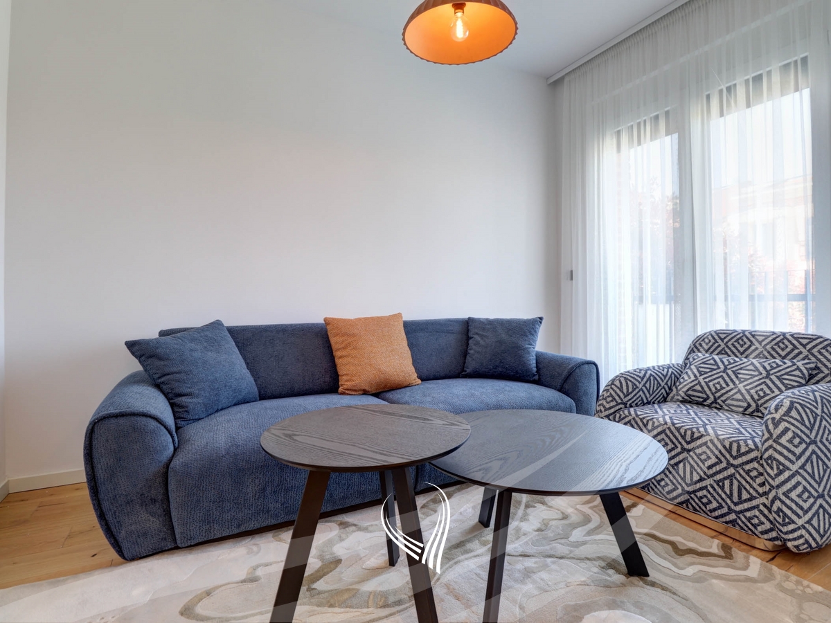 Shtëpi me 4 dhoma gjumi me qira në lagjen Marigona Hill4