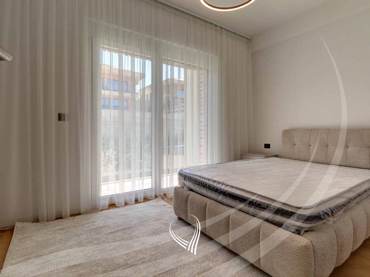 Shtëpi me 4 dhoma gjumi me qira në lagjen Marigona Hill7