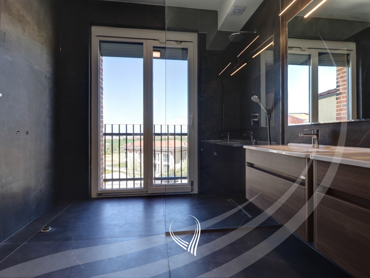 Shtëpi me 4 dhoma gjumi me qira në lagjen Marigona Hill14