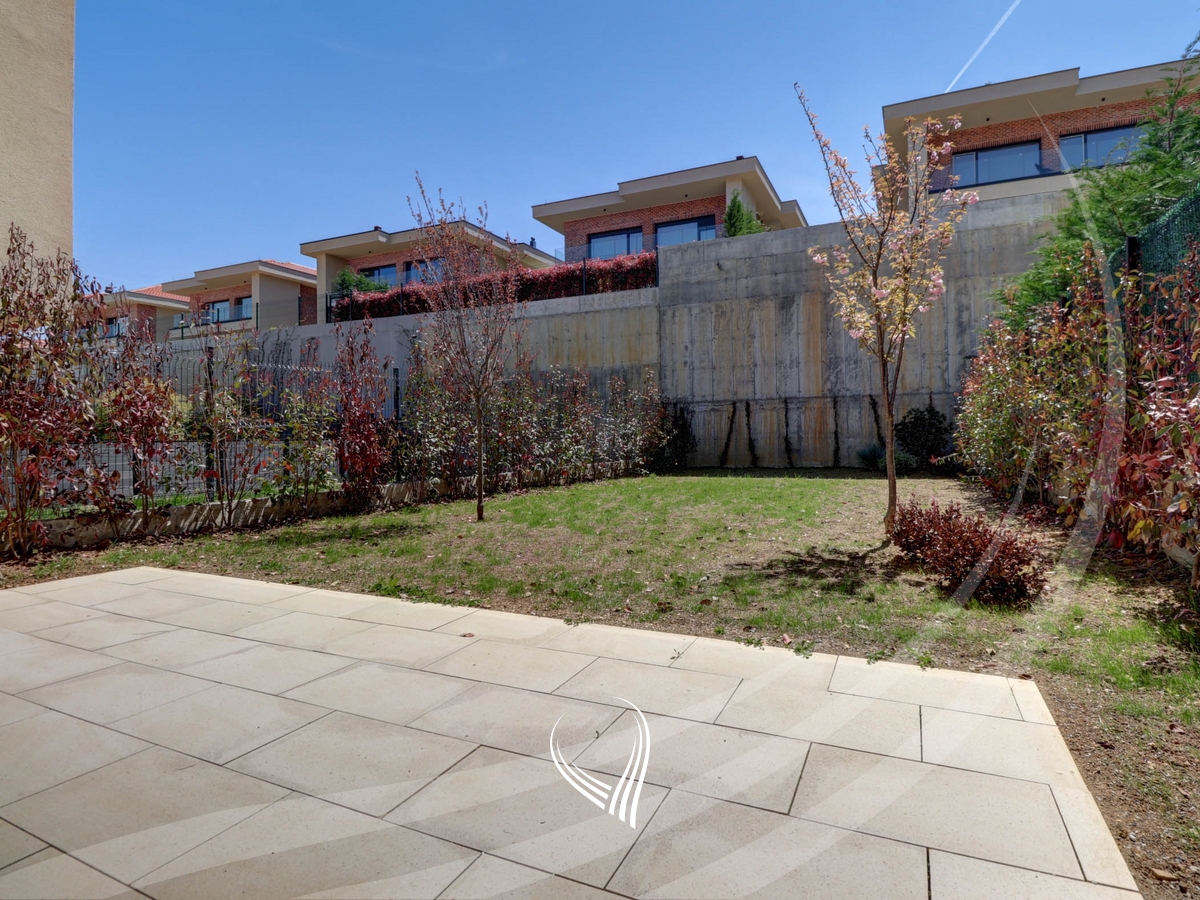 Shtëpi me 4 dhoma gjumi me qira në lagjen Marigona Hill20