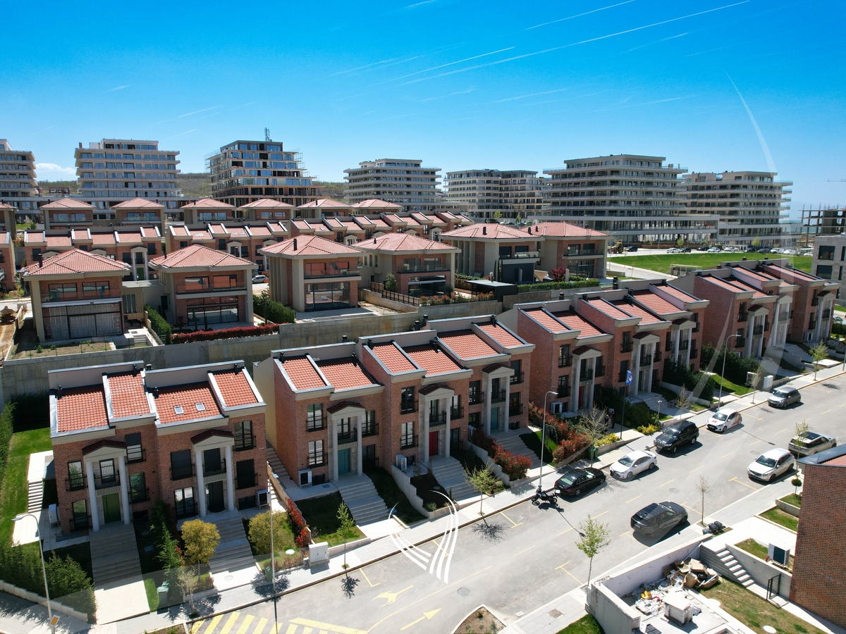 Shtëpi me 4 dhoma gjumi me qira në lagjen Marigona Hill22