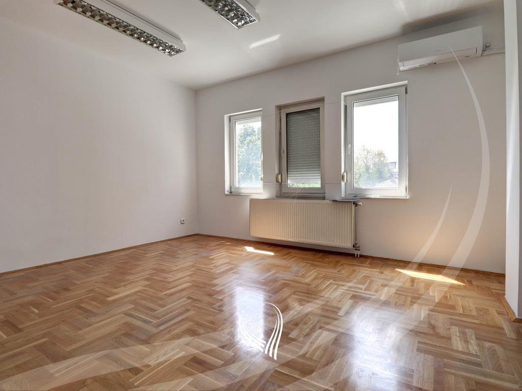 Zyre me 7 dhoma pune me qira në lagjen Pejton1