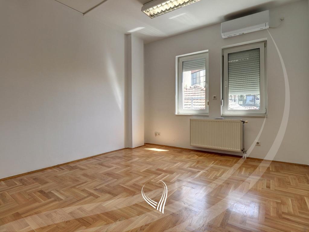 Zyre me 7 dhoma pune me qira në lagjen Pejton2