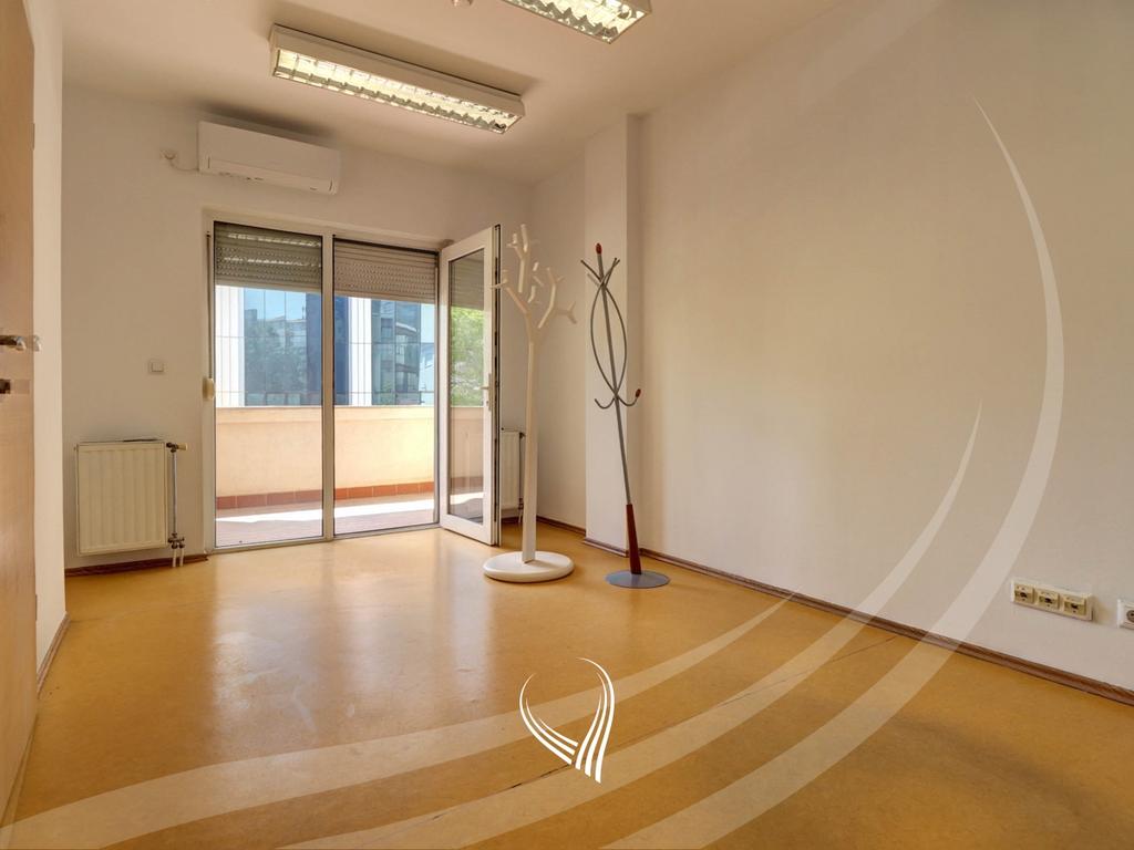 Zyre me 7 dhoma pune me qira në lagjen Pejton6