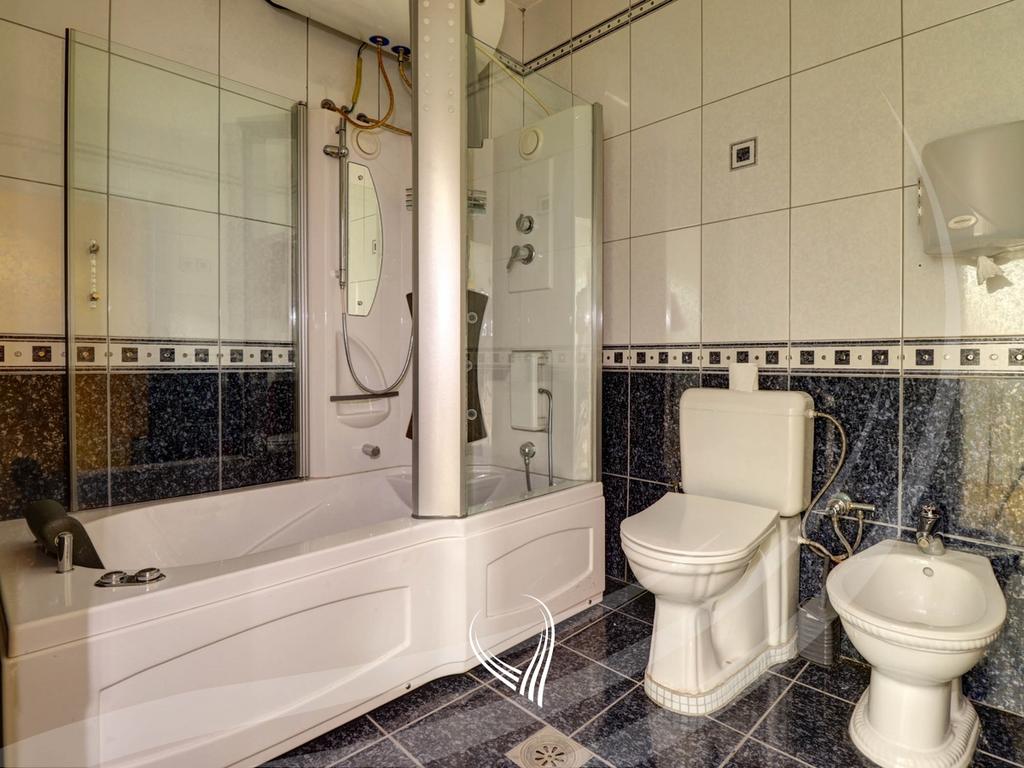 Zyre me 7 dhoma pune me qira në lagjen Pejton10