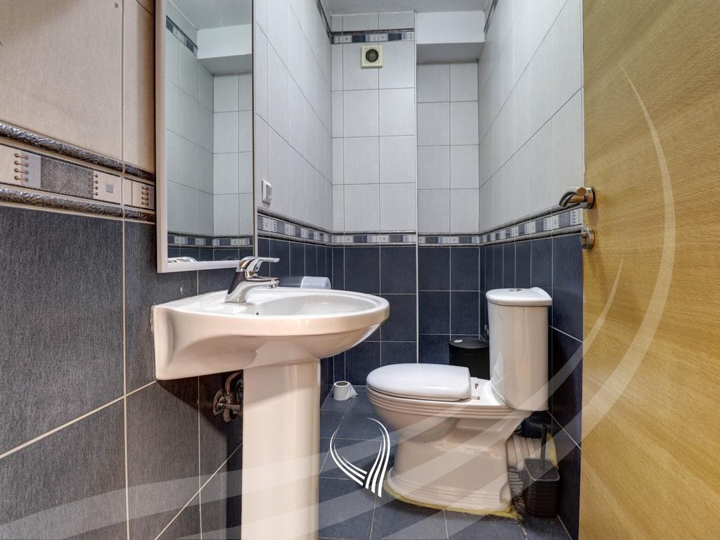 Zyre me 7 dhoma pune me qira në lagjen Pejton11