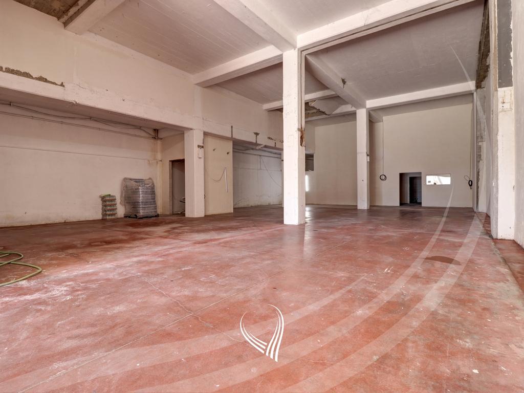 450m2 warehouse for rent in the Arbëria neighborhood – Dragodan2