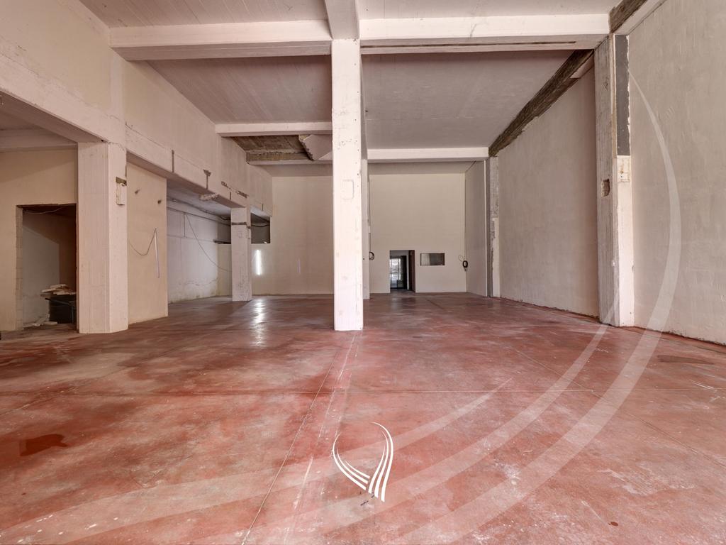 450m2 warehouse for rent in the Arbëria neighborhood – Dragodan3