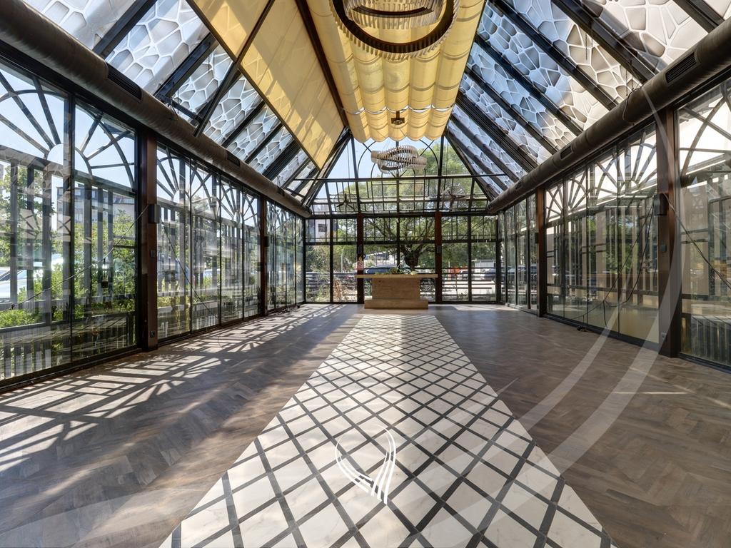 300m2 premises for rent in the Center