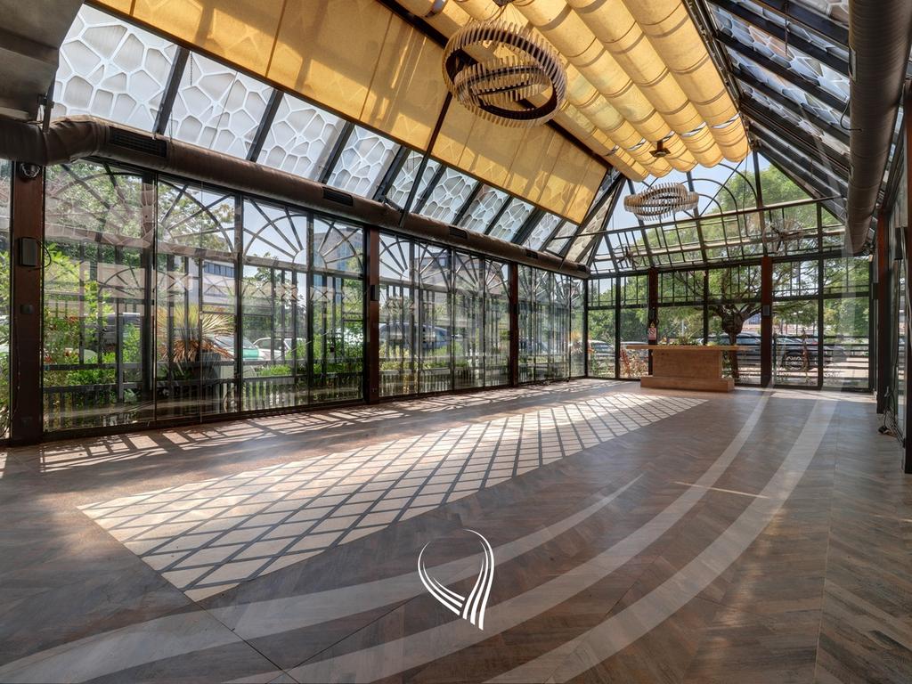 300m2 premises for rent in the Center1