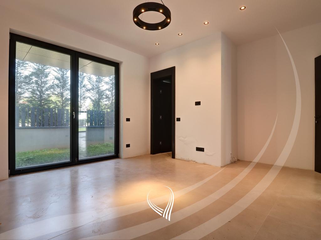 Shtëpi me 4 dhoma gjumi në shitje në Preoc – afër lagjes Marigona Residence11