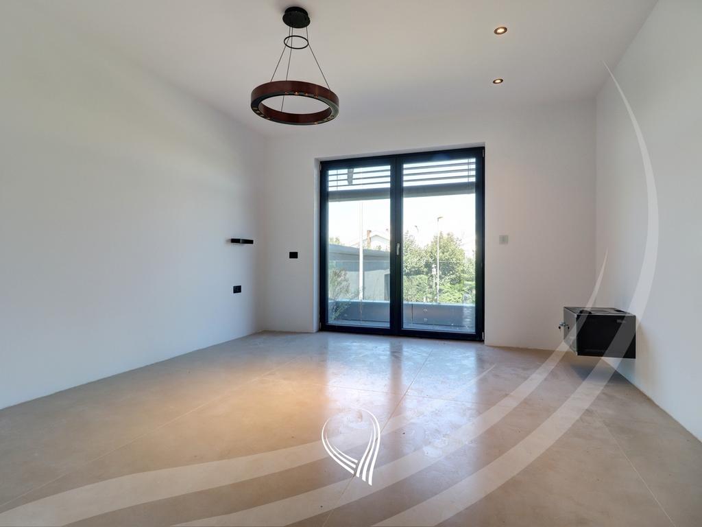 Shtëpi me 4 dhoma gjumi në shitje në Preoc – afër lagjes Marigona Residence13