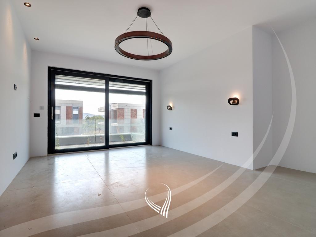 Shtëpi me 4 dhoma gjumi në shitje në Preoc – afër lagjes Marigona Residence15