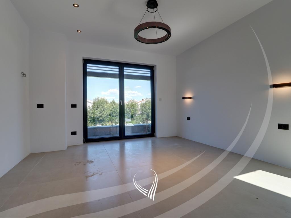 Shtëpi me 4 dhoma gjumi në shitje në Preoc – afër lagjes Marigona Residence16