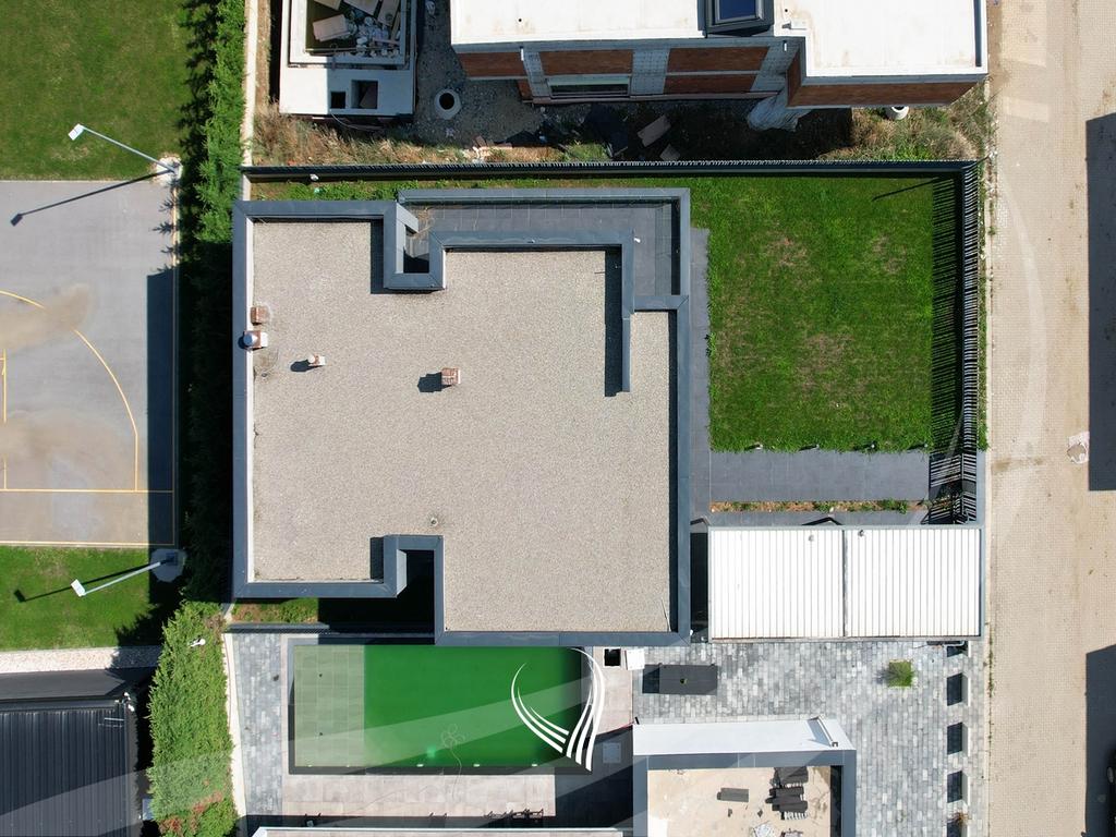 Shtëpi me 4 dhoma gjumi në shitje në Preoc – afër lagjes Marigona Residence36
