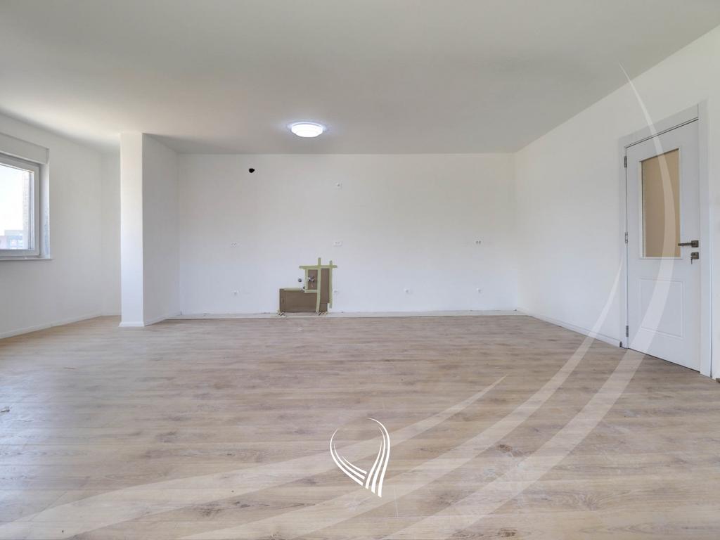 Banesë me 3 dhoma gjumi në shitje në lagjen Mati 12