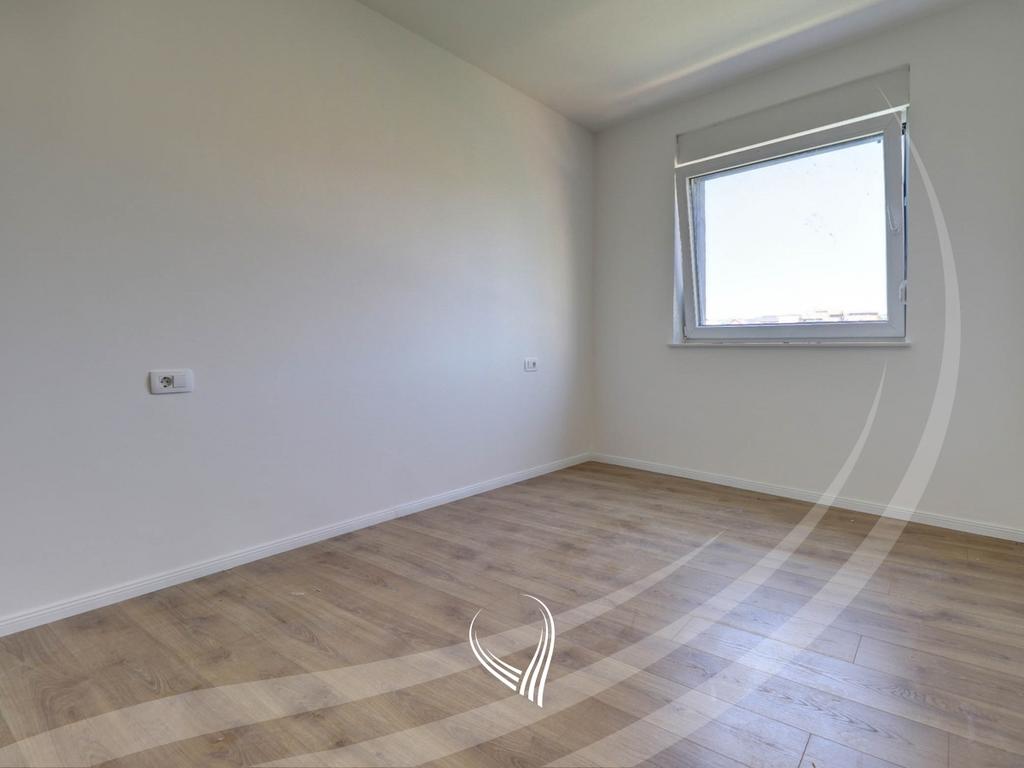 Banesë me 3 dhoma gjumi në shitje në lagjen Mati 15