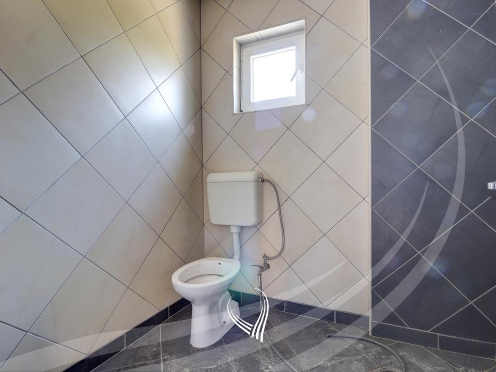 Depo 950m2 me qira në lagjen Arbëria - Dragodan13