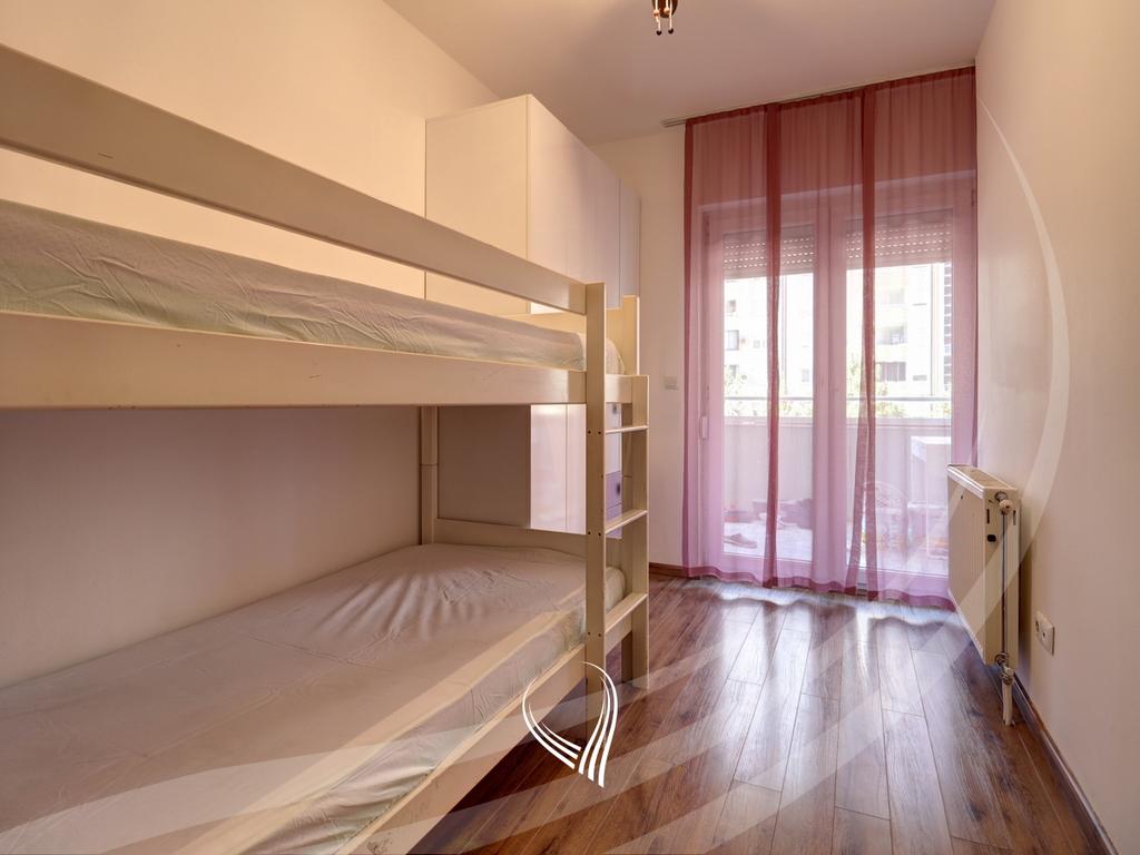 Banesë me 2 dhoma gjumi me qira në lagjen Mati 1 – Rruga C6