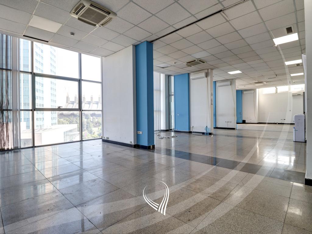 Zyre 934m2 for rent in the Pejton neighborhood1