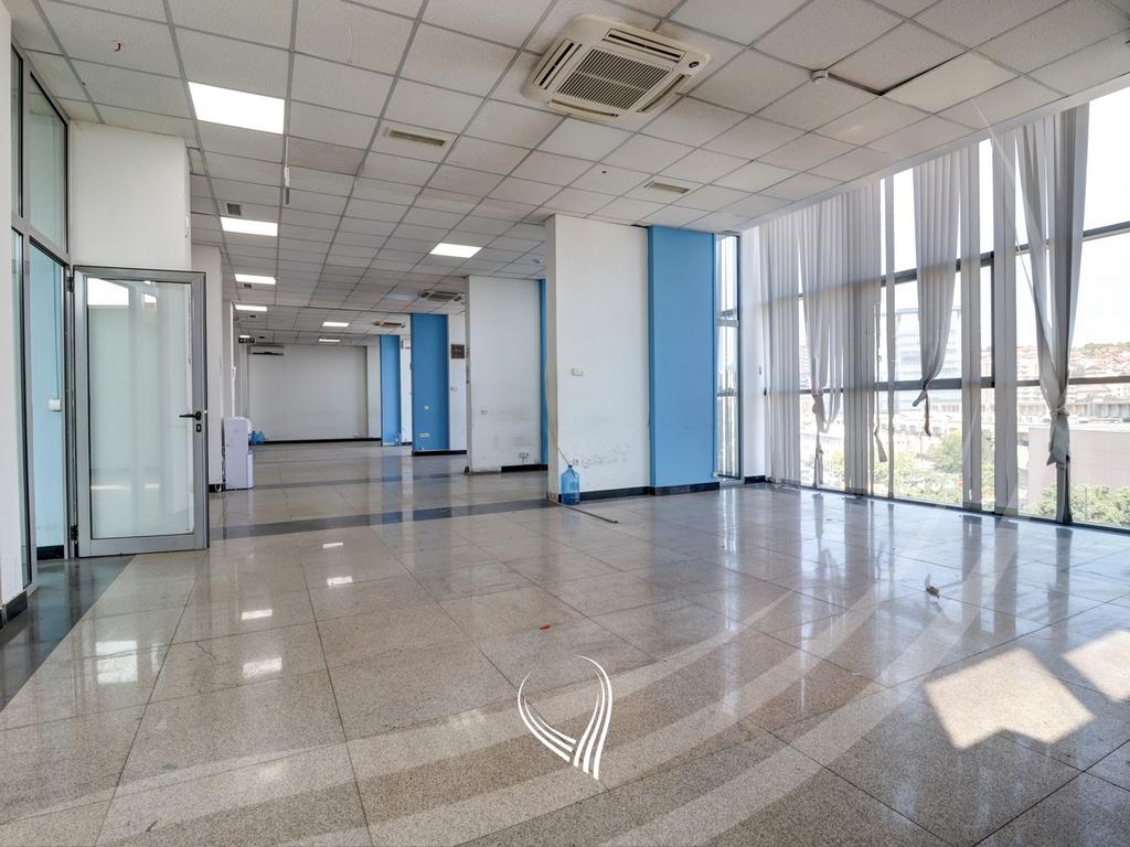 Zyre 934m2 for rent in the Pejton neighborhood2