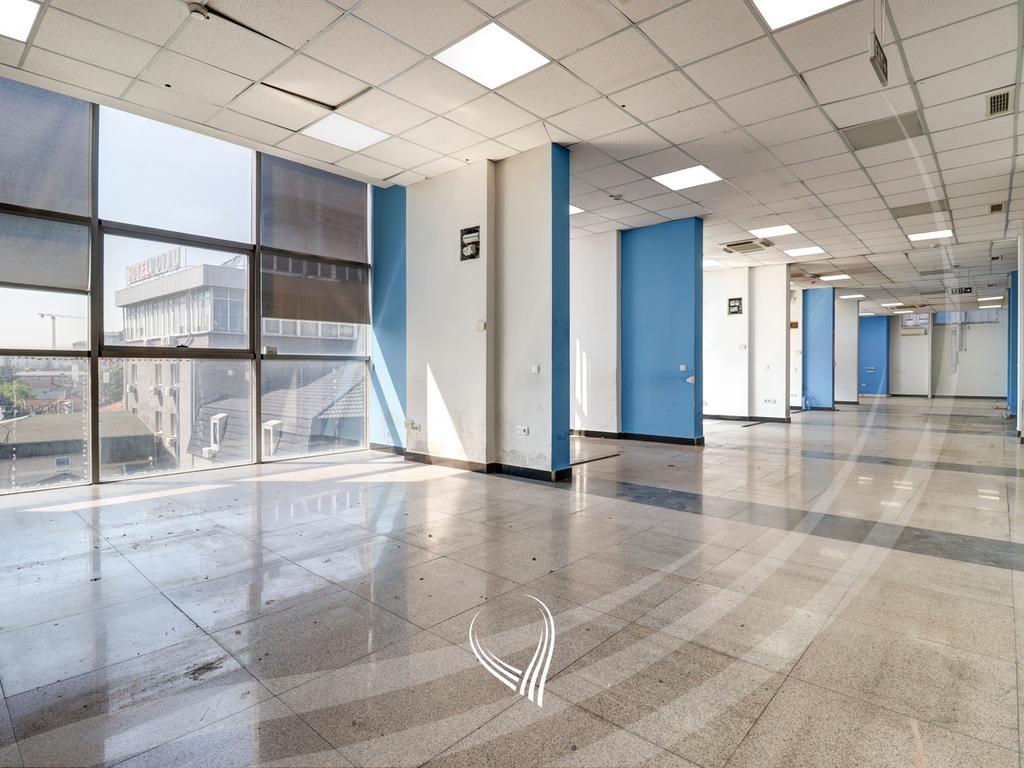 Zyre 934m2 for rent in the Pejton neighborhood18