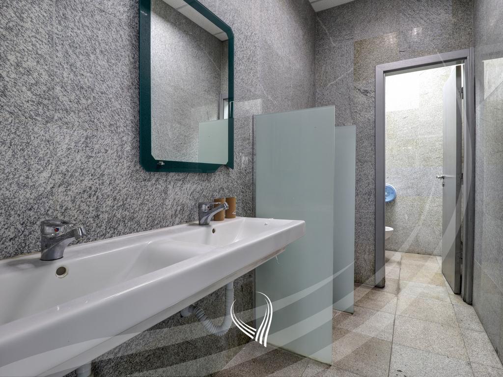 Zyre 934m2 for rent in the Pejton neighborhood22