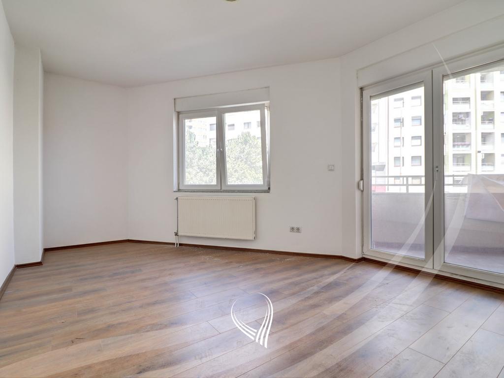 Zyre me 4 dhoma pune me qira në lagjen Arbëria – Dragodan6