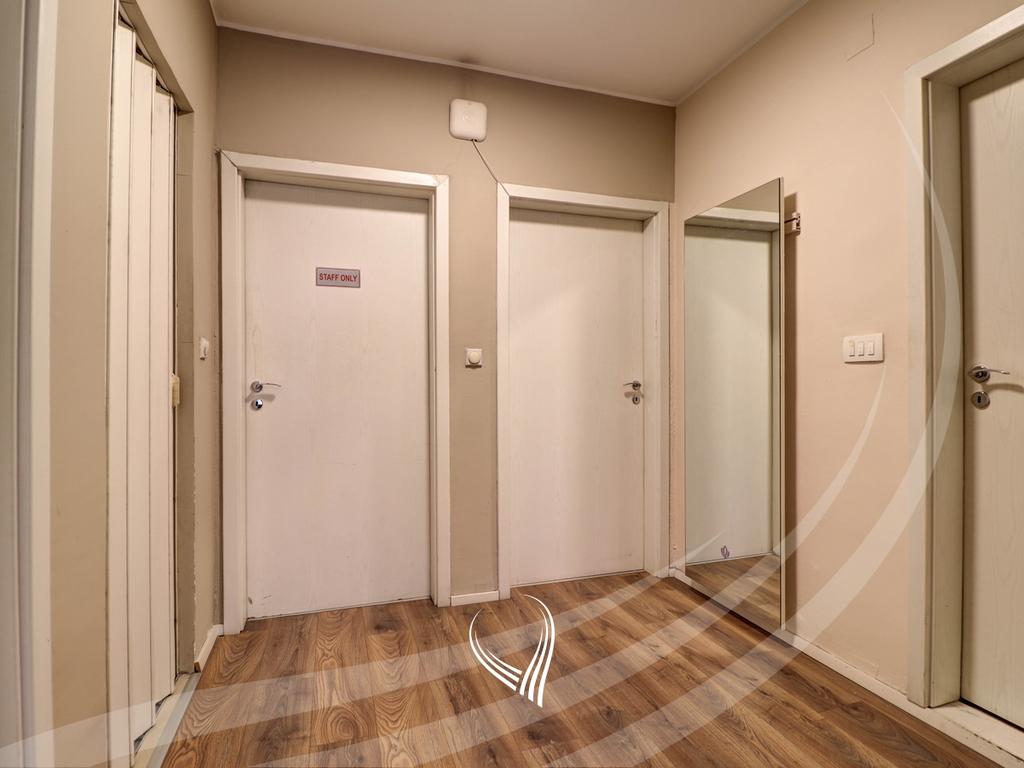 Zyre me 3 dhoma pune me qira në lagjen Pejton11