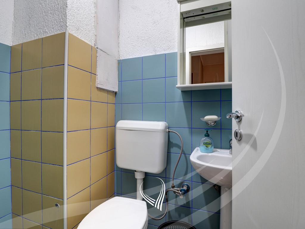Zyre me 3 dhoma pune me qira në lagjen Pejton15