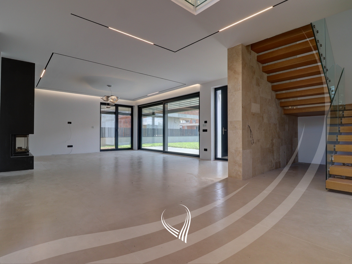 Shtëpi me 4 dhoma gjumi në shitje në Preoc – afër lagjes Marigona Residence0