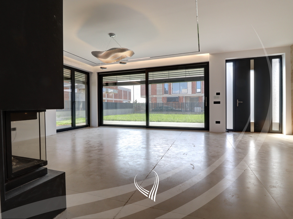 Shtëpi me 4 dhoma gjumi në shitje në Preoc – afër lagjes Marigona Residence4