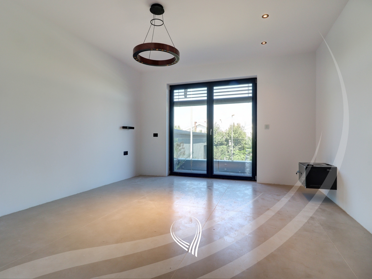 Shtëpi me 4 dhoma gjumi në shitje në Preoc – afër lagjes Marigona Residence13