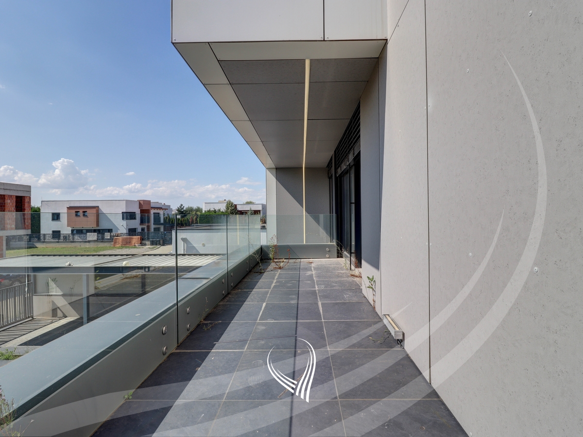 Shtëpi me 4 dhoma gjumi në shitje në Preoc – afër lagjes Marigona Residence24