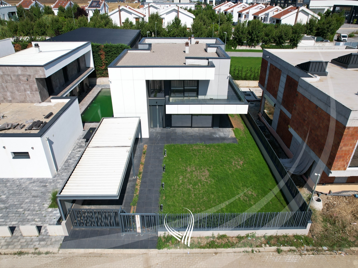 Shtëpi me 4 dhoma gjumi në shitje në Preoc – afër lagjes Marigona Residence34