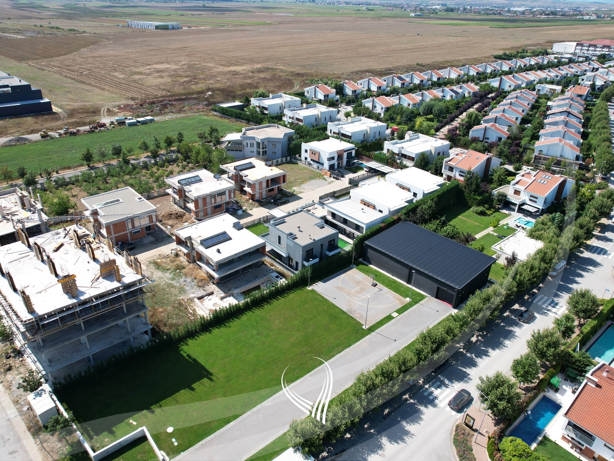 Shtëpi me 4 dhoma gjumi në shitje në Preoc – afër lagjes Marigona Residence37