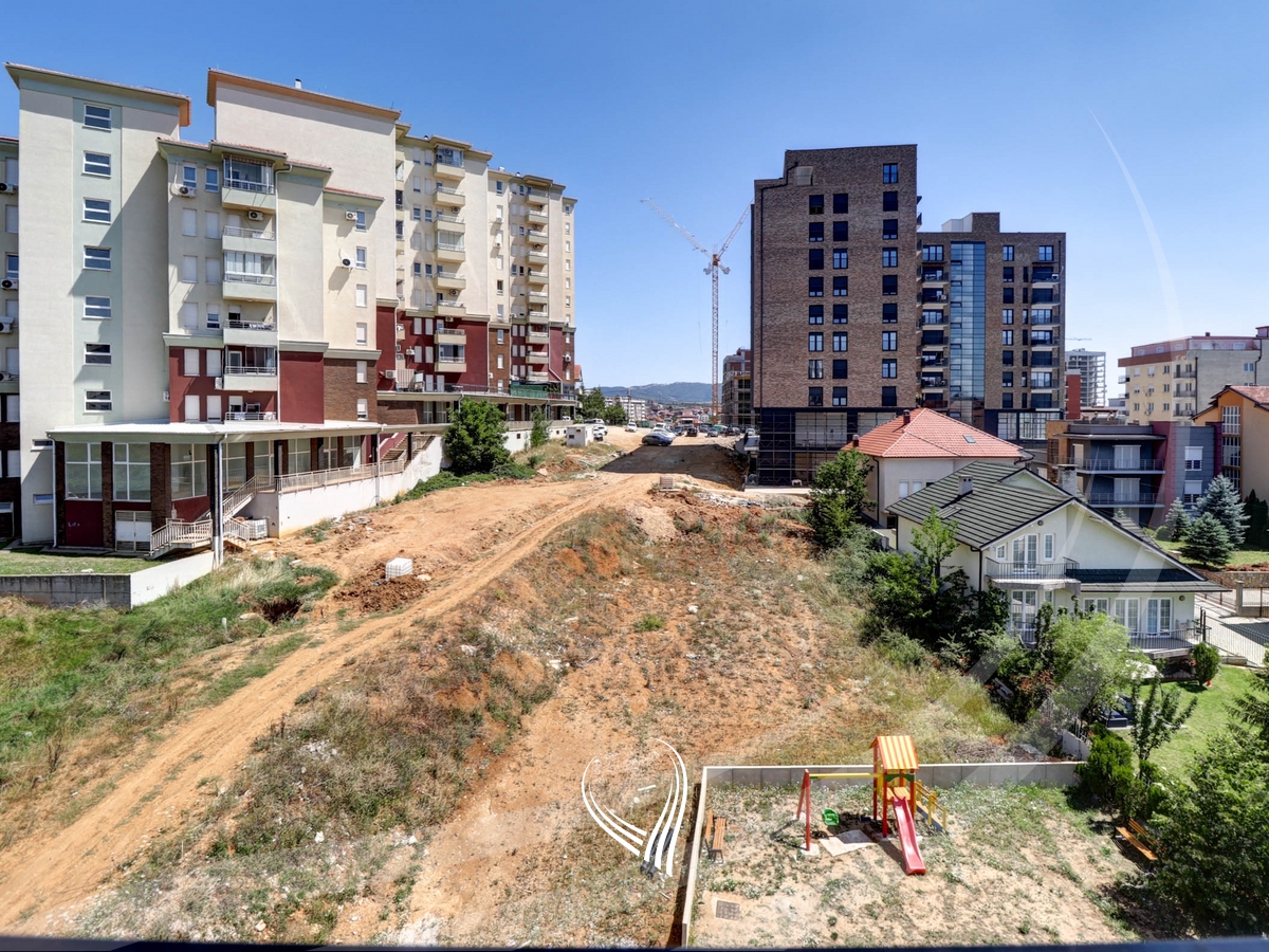 Banesë me 3 dhoma gjumi në shitje në lagjen Mati 16