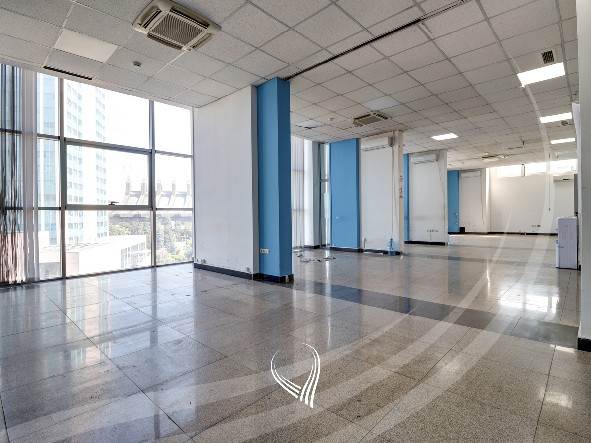 Zyre 934m2 for rent in the Pejton neighborhood1