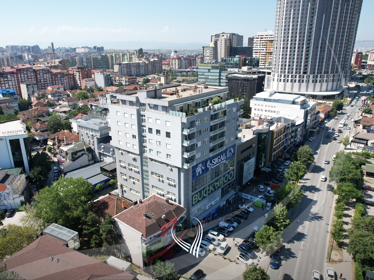 Zyre 934m2 for rent in the Pejton neighborhood0
