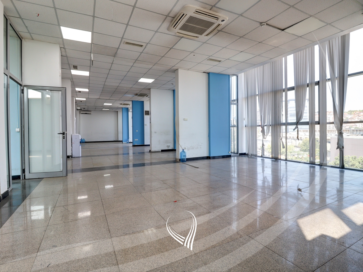 Zyre 934m2 for rent in the Pejton neighborhood2